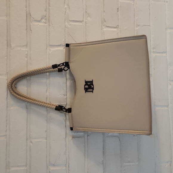 Badgely Mischka handbag faux leather barely used. - Picture 1 of 8